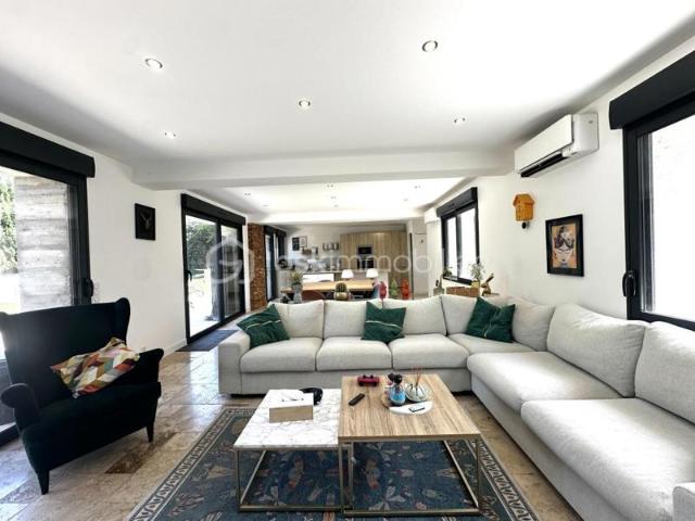 MAISON FAMILIALE DE PRESTIGE AVEC DÉPENDANCE INDÉPENDANTE – VILLEBLEVIN