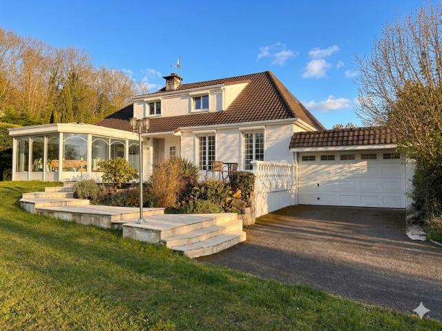 Maison familiale de standing avec piscine ? cadre privilégié à Viarmes