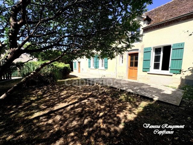 Maison familiale de 140 m² avec jardin arboré et dépendance – Poilly sur Tholon