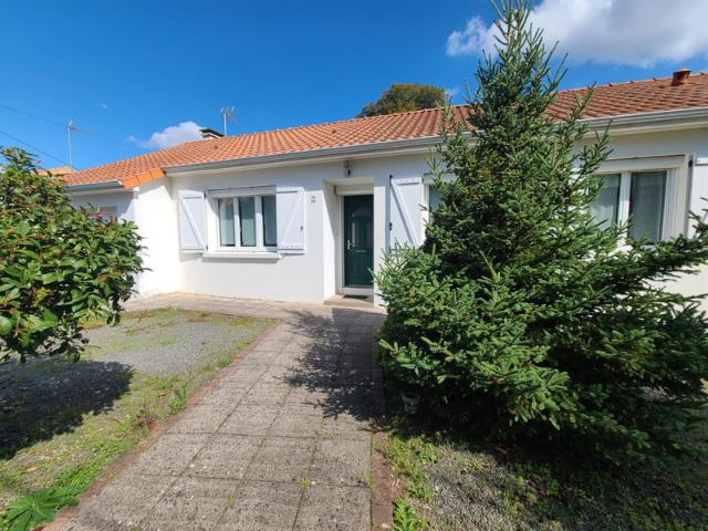 Maison familiale de 140m2 avec dépendances et jardin sans vi
