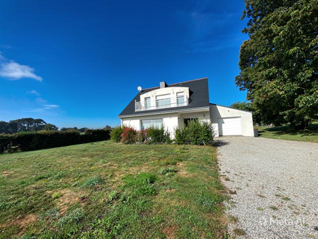 Maison familiale de 141,09 m2 avec grand jardin Saint Philibert