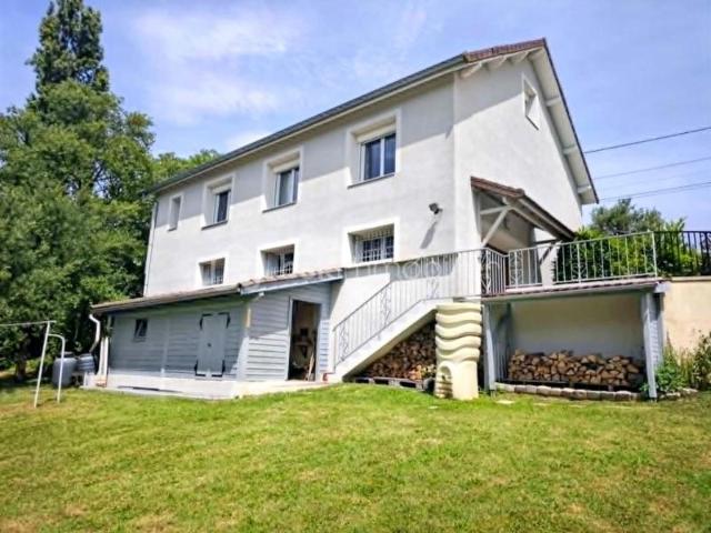 Maison familiale de 142 m² avec terrain arboré de 2 394 m², sous sol complet et combles aménagés