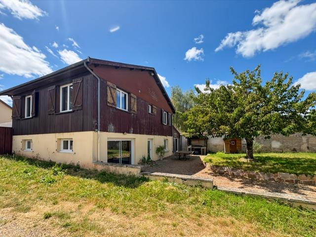 MAISON FAMILIALE DE 142M2, PISCINE, DEPENDANCE ET TERRAIN CLOS DE 1136M2