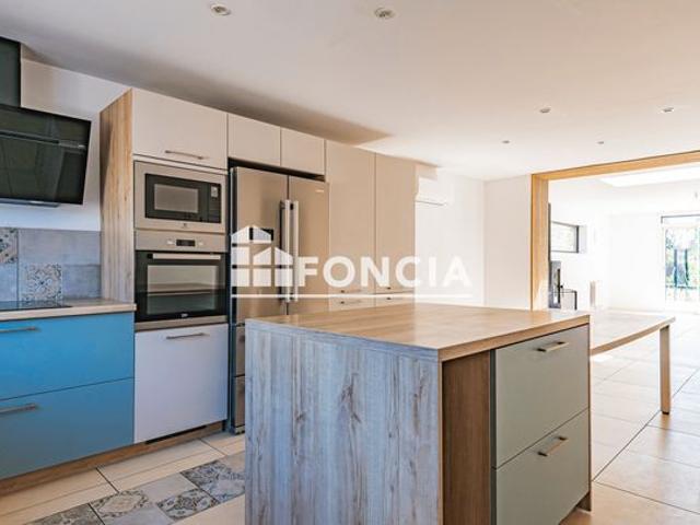 Maison familiale de 145 m² avec 4 chambres, grand jardin, terrasse et garage à Tours sur Marne