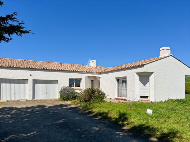 Maison familiale de 145 m² avec double garage ! Environnement calme et accès centre bourg par piste cyclable