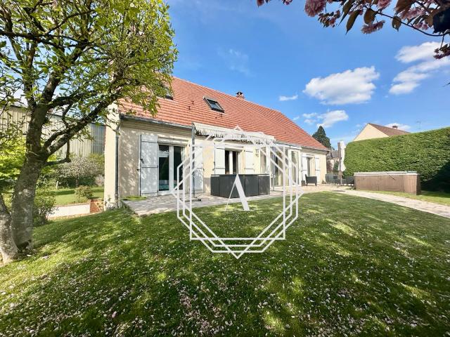 Maison familiale de 148 m2 sur un terrain paysager de 1 700 m2 Calme, confort et qualité de vie assurés!