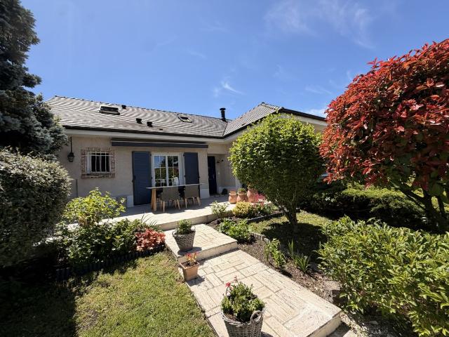 MAISON FAMILIALE DE 150 M2 AVEC PISCINE SUR PARC DE 1 957 M2