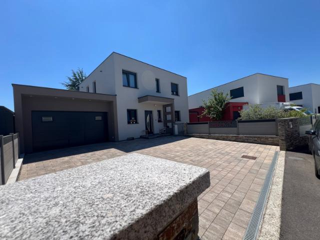 Maison familiale de 150 m2 avec 5 chambres, grand garage, c