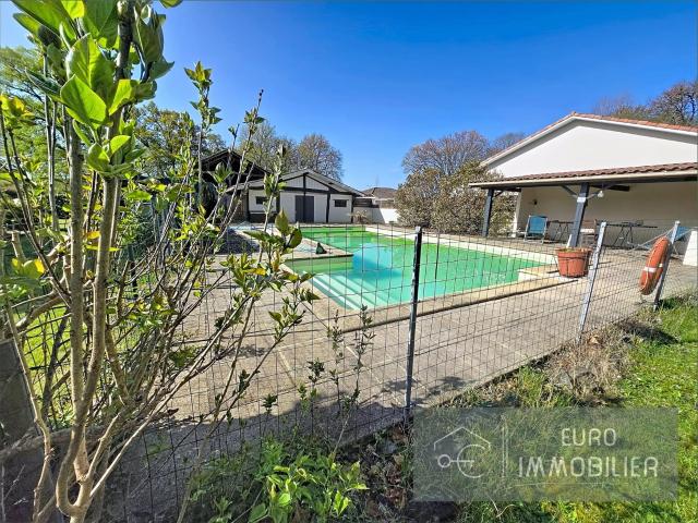 Maison familiale de 155m² avec piscine et terrain 155m² Sabres