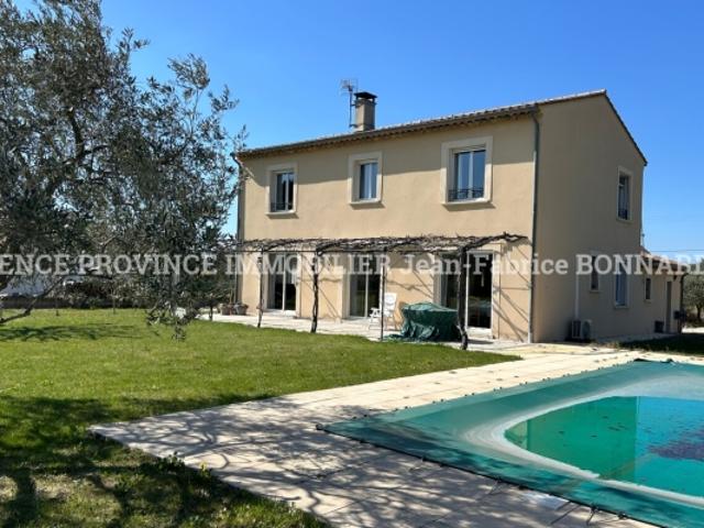 Maison familiale de 165 m² Grand terrain avec piscine et dépendances