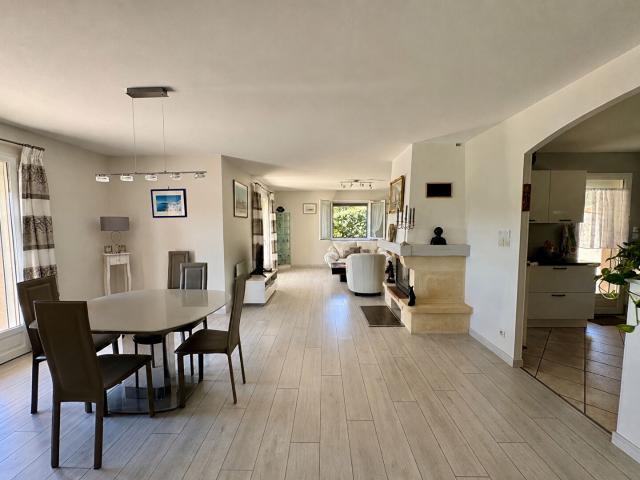 Maison familiale de 173 m2 avec appartement indépendant de 32m2, grand sous sol et sauna