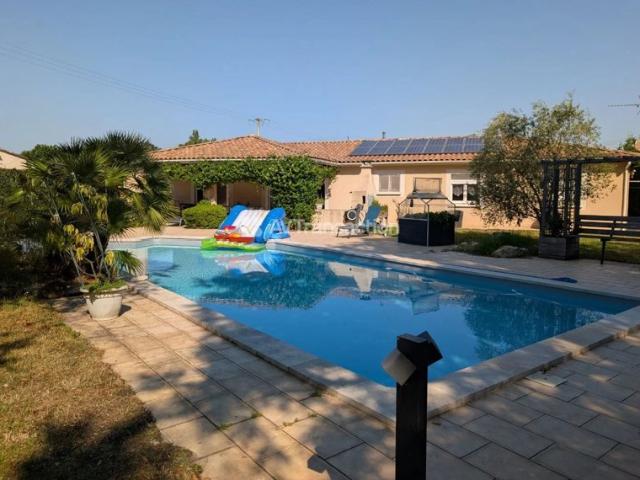 Maison familiale de 177 m², 7 pièces avec piscine et garage