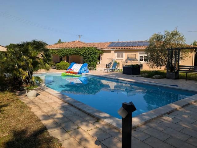 Maison familiale de 177 m², 7 pièces avec piscine et garage