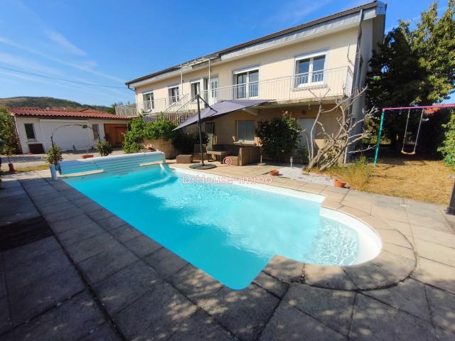 Maison familiale de 175 m² avec piscine, garage double et dépendance Les Martres de Veyre