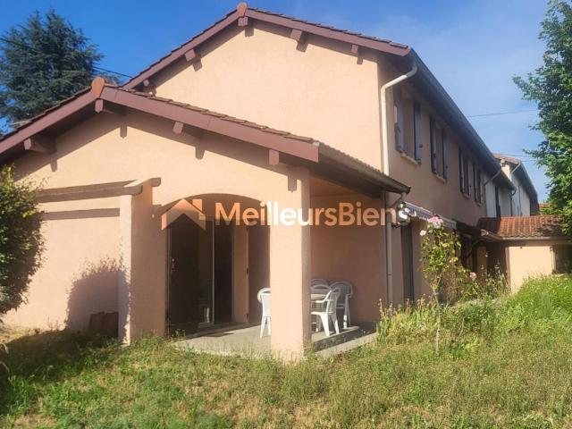 Maison familiale de 178m² plus garage sur 749m², à REYRIEUX