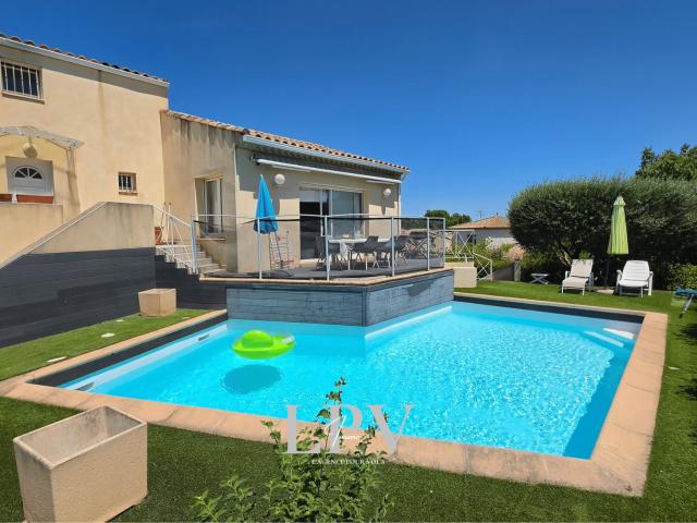 Maison familiale de 184 m2 avec garage, piscine et terrasse plein sud Lavérune