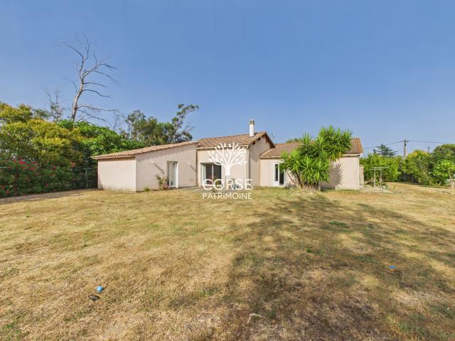 Maison familiale de 190 m2 sur terrain constructible de 2 000 m2 Un potentiel rare à exploiter