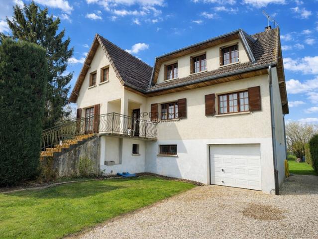 Maison familiale de 190m2 avec T2 et grand jardin à Marolles