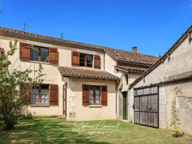 Maison familiale de 190m² avec dépendances au coeur de Neuvic