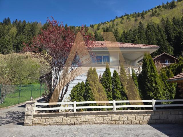 Maison familiale de 100m2 avec extérieur, terrasses et stationnements LA CLUSE ET MIJOUX