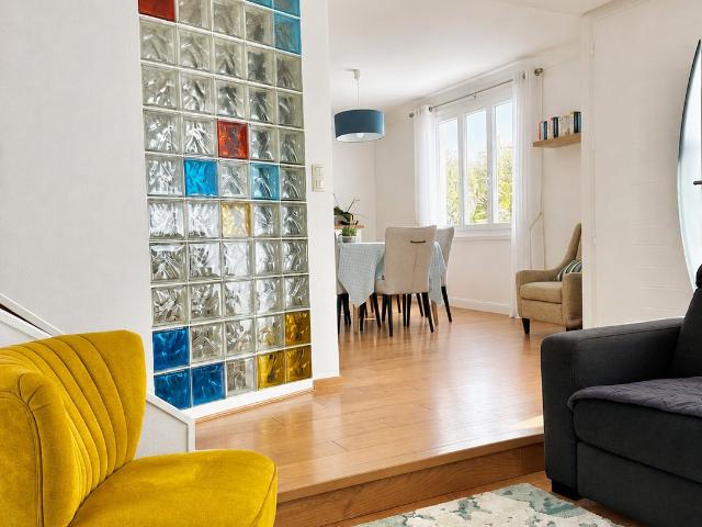 MAISON FAMILIALE DE 110 M2 RÉNOVÉE AVEC ESPACE BUREAU ET DÉPENDANCES À TRIGNAC
