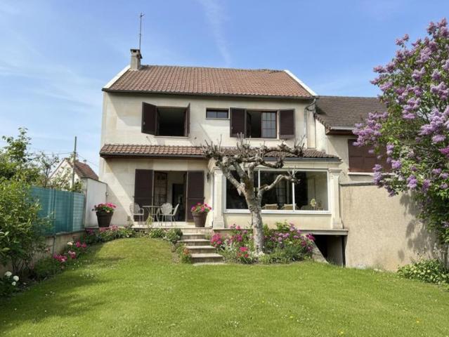 Maison familiale de 117 m2 avec 4 chambres + annexe de 38m2