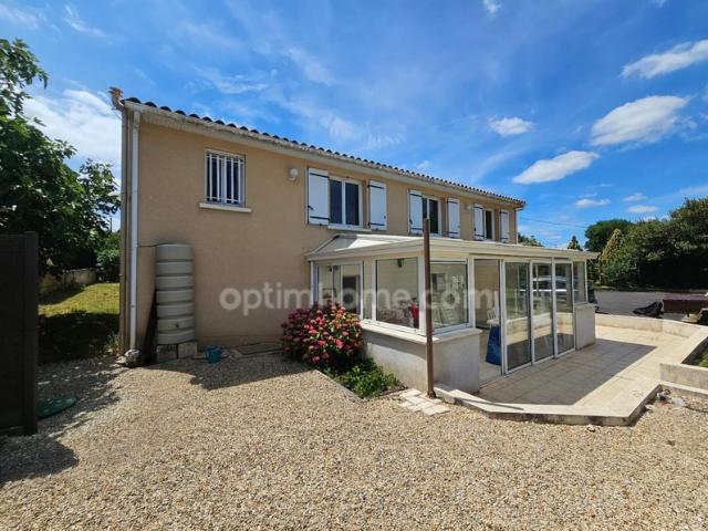 Maison familiale de 120 m², trois chambres et un bureau. 6 pièces PUYMOYEN 16