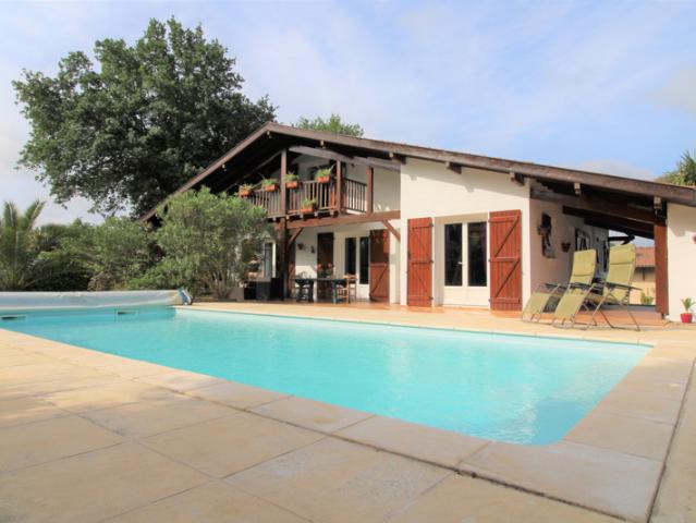 Maison familiale de 129 m2 avec piscine sur grand terrain