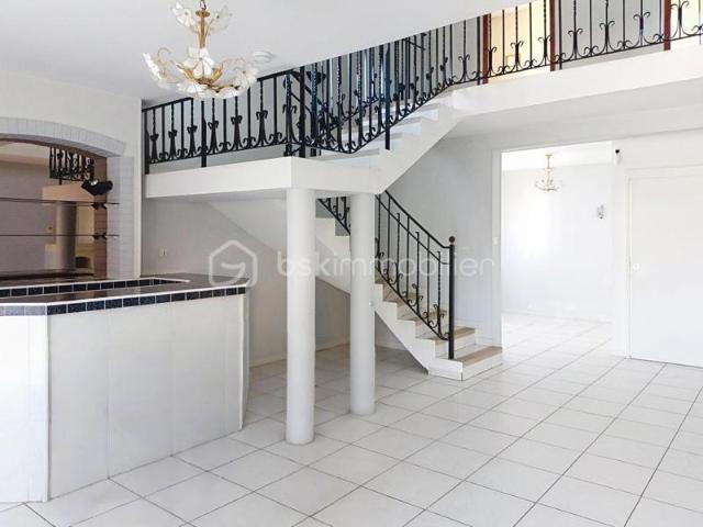 Maison familiale de 129 m² avec 4 chambres, terrain de 1 000 m² – Charnecles