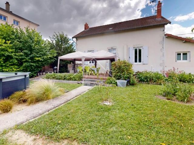 Maison familiale de 137 m² avec piscine à Gannat