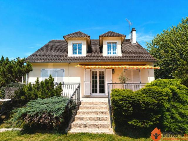 Maison familiale de 134 m² sur 1 115 m² de terrain sous