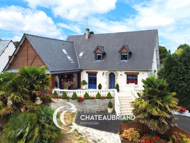 Maison familiale de 247 m² à vendre à Roz sur Couesnon 7 chambres Terrain de 2 000 m² Proche bourg et commerces