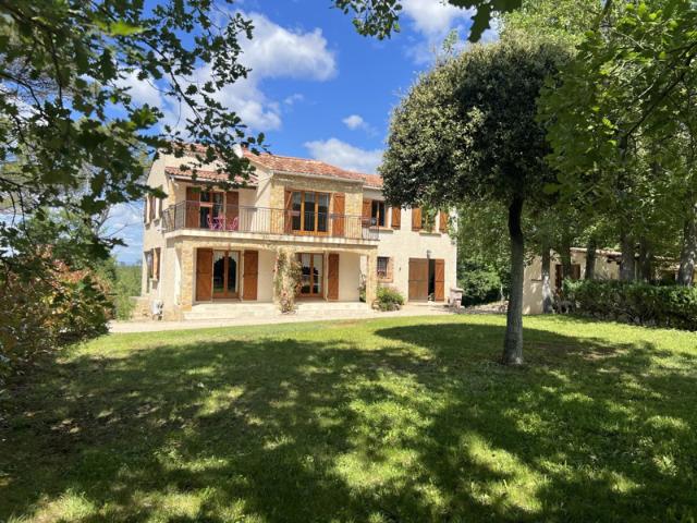 Maison Familiale de 200 m2 6 Pièces avec Terrain d'environ 7