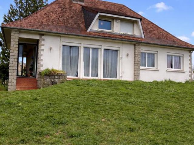 Maison familiale de 200 m2 sur terrain de 1 300 m2 Gesnes