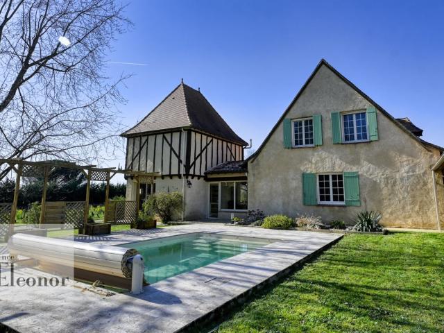 Maison familiale de 208 m² avec piscine et garage Monbazill 208m² Monbazillac