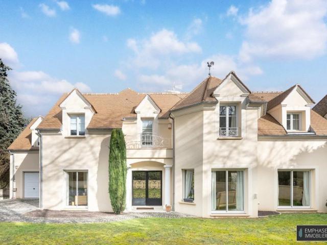 Maison familiale de 232 m² 5 chambres centre ville de Villenn