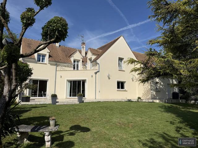 Maison familiale de 232 m² 5 chambres centre ville de Villenn