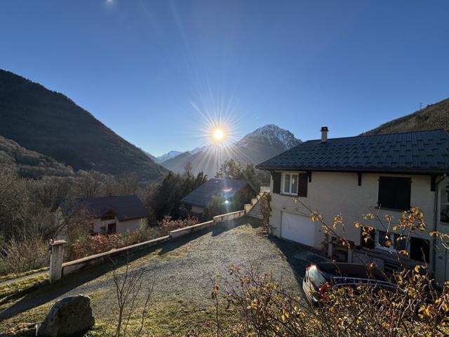 Maison familiale de 235 m² avec vue panoramique sur les montagnes – Allemond, aux portes de l'Alpe d'Huez