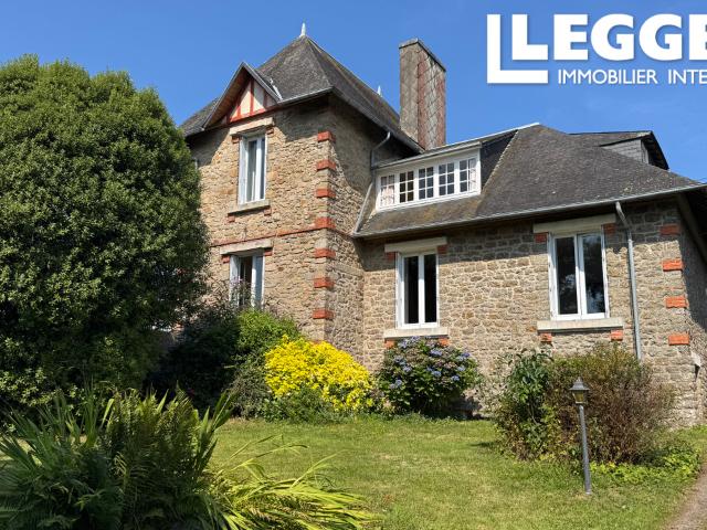 Maison familiale de 4 chambres à Rostrenen, proche de toutes commodités et du lac de Guerlédan