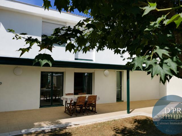 Maison Familiale de 4 chambres au Calme, Proche De Toutes Commodités !