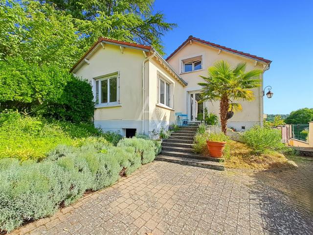Maison Familiale de 6 pièces avec 4 chambres à CHAMARANDE