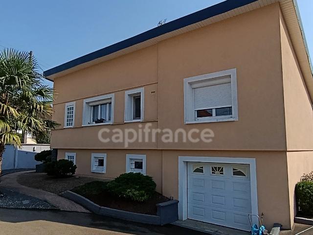 Virginie MASSON vous propose Maison individuelle 6 pièces – 4 chambres + bureau – sous sol aménagé – terrain clos de 850 m²