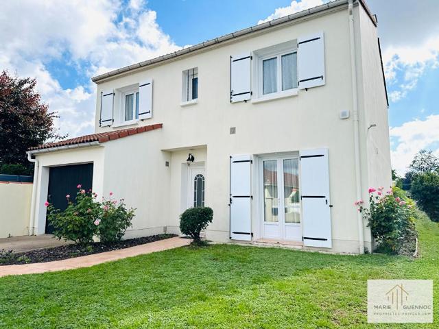 Maison familiale de 6 pièces tout à pied avec garage et atelier