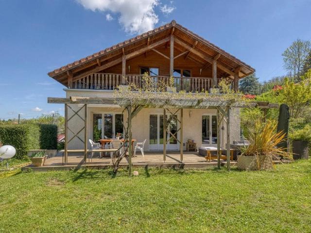 Maison familiale de 7 pièces de 183 m² à Saint Siméon de Bre. 183m² Saint Siméon de Bressieux