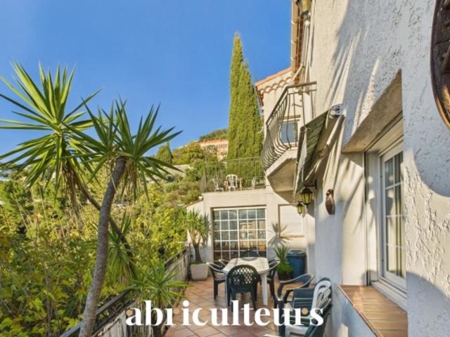 Maison Familiale de 7 Pièces Vue Mer & Écrin de Verdure