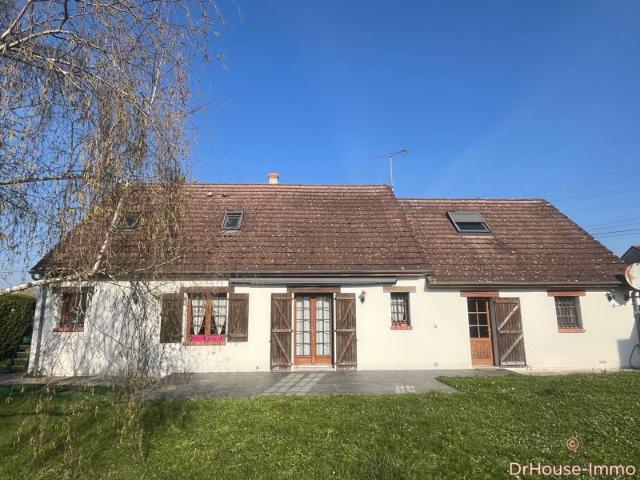 Exclusivité Maison familiale de 7 pièces 151 m² SH très bon état sur 1200 m², dépendances de 70 m² projet possible