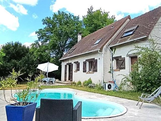 Maison familiale de 8 pièces avec sous sol total ET piscine chauffée