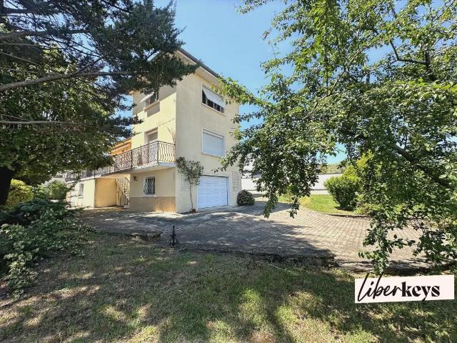 Maison familiale de 8 pièces – 186 m² – Terrain de 1 274 m². 186m² Charly