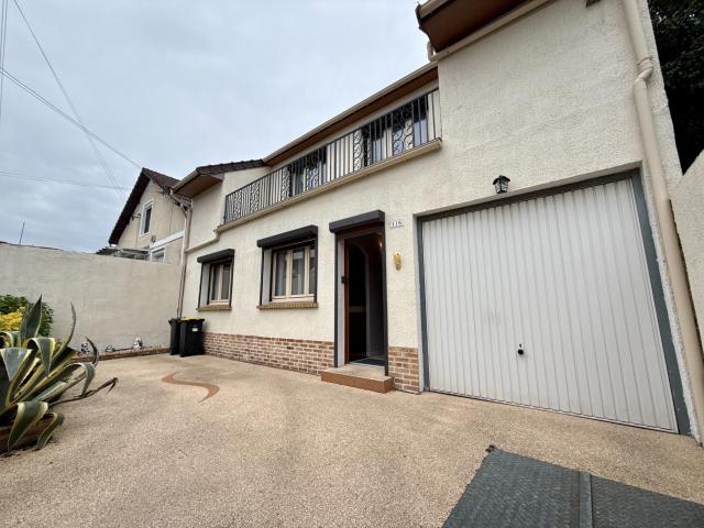 Maison familiale d'env.143 m2habitables + véranda situé dans un quartier résidentiel prisé