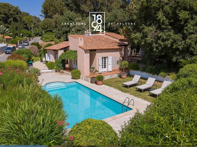 Maison familiale d'environ 160 m² avec piscine édifiée sur un terrain de 1 430 m² entre Eoures et Aubagne 13400